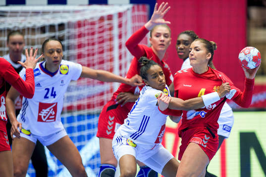 Estelle Nze Minko of France and Jovanka Radicevic of