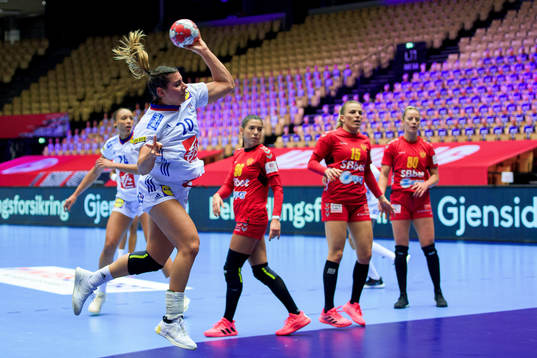 Laura Flippes of France