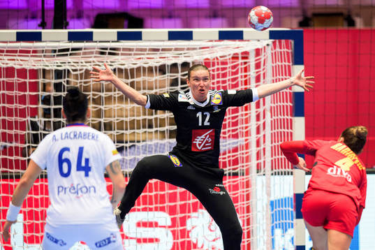 Jovanka Radicevic of Montenegro against goalkeeper Amandine