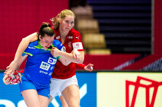 Nina Zulic of Slovenia and Mette Tranborg of Denmark