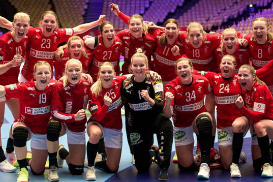 Bläddra bland fler bilder av 2020 European Handball Championship, Day 2, Denmark - Slovenia