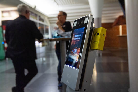 En apparat som mäter kroppstemperaturen