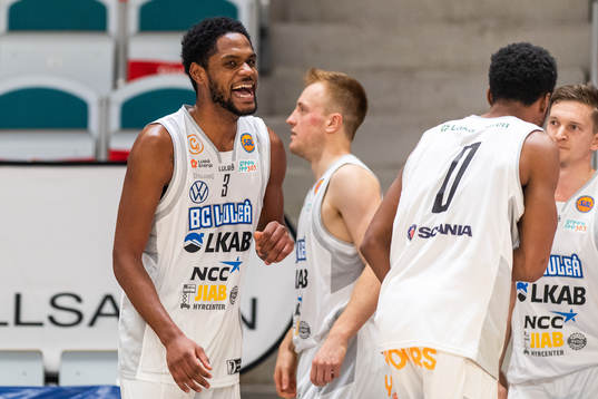 Luleås Antonio Davis Jr jublar