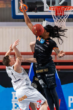 Luleås Adam Rönnqvist och Borås Deandre Davis