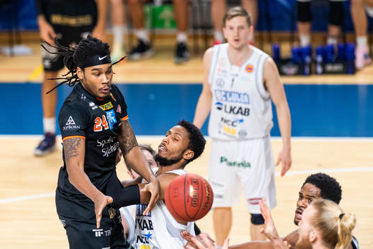Borås Deandre Davis och Luleås Antonio Davis Jr