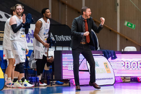 Luleås tränare Peter Öqvist jublar