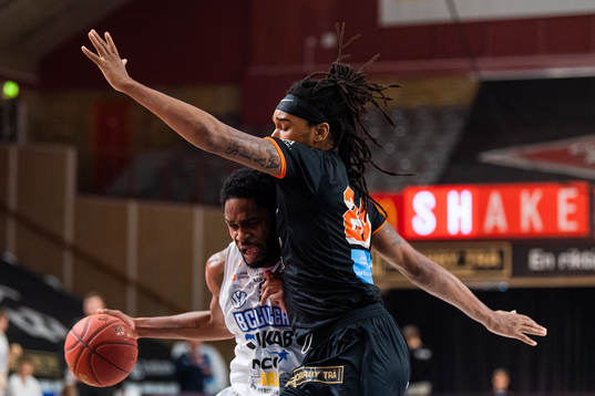 Luleås Antonio Davis Jr och Borås Deandre Davis