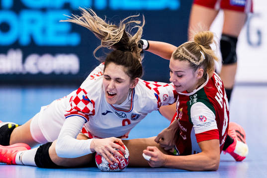 Camila Micijevic of Croatia and Katrin Gitta Klujber of