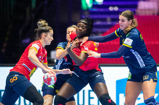 Nerea Pena Abaurrea and Lysa Tchaptchet Defo of Spain