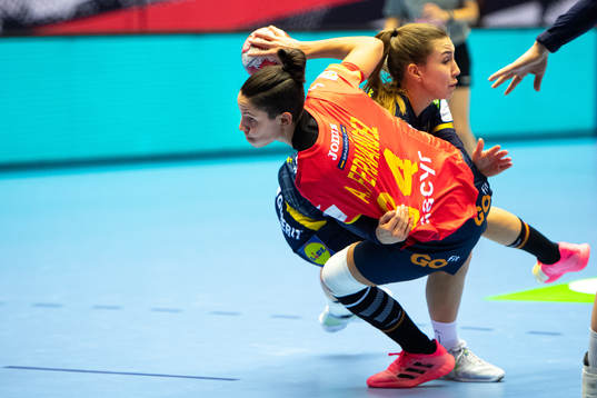 Alicia Fernandez Fraga of Spain and Anna Lagerquist of
