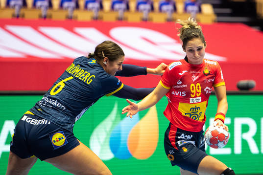 Carin Strömberg of Sweden and Mireya Gonzalez Alvarez of