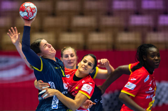 Carin Strömberg of Sweden and Soledad Lopez Jimenez of