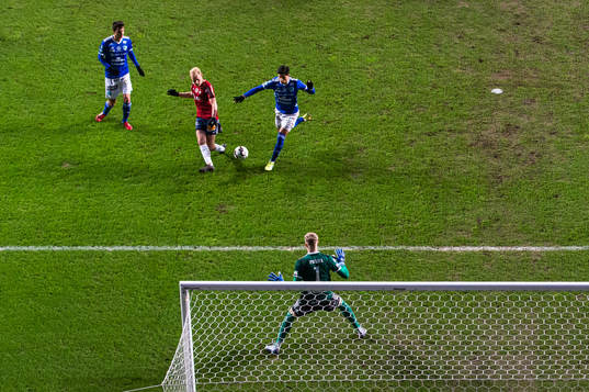Örgrytes Adam Bergmark Wiberg gör 1-0 bakom Umeås