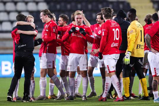 Degerfors spelare jublar över avancemanget till Allsvenskan