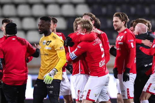 Degerfors spelare jublar över avancemanget till Allsvenskan