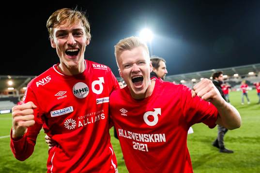 Degerfors Jakob Ortmark och Axel Lindahl och jublar över
