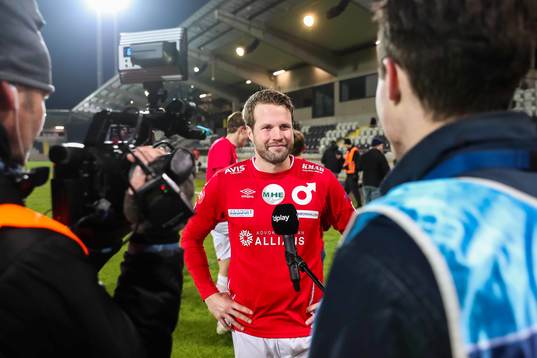 Degerfors Christoffer Wiktorsson blir intervjuad
