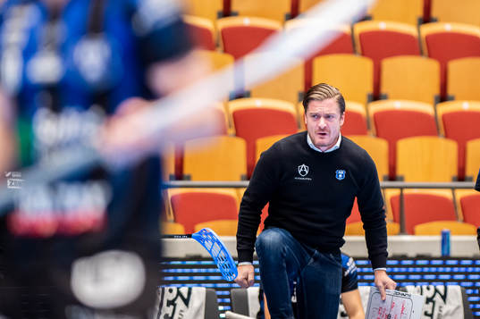 Helsingborgs tränare Niklas Pålsson reagerar
