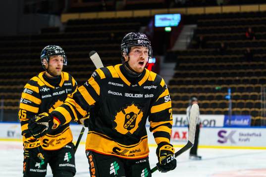 Skellefteås Jesper Frödén och Oscar Möller jublar