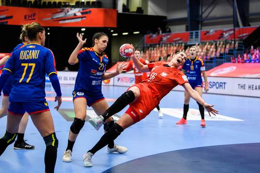 Joanna Szarawaga of Poland and Lorena-Gabriela Ostase of