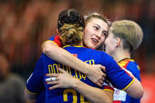 Laura-Petruta Popa and Anca-Georgiana Polocoser celebrates