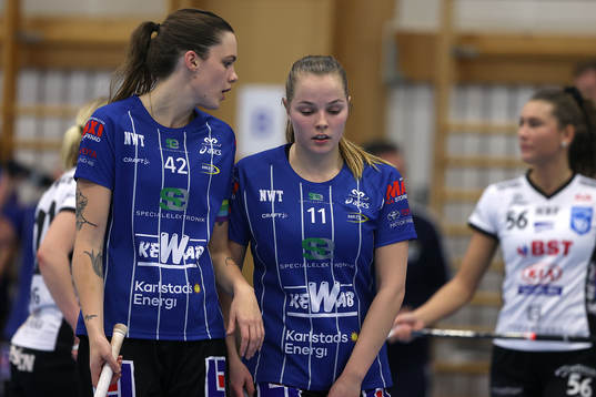 Karlstads lagkapten Linnea Juhlin och Frida Swahn