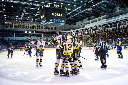 Dan Kissel of Stavanger Oilers celebrates
