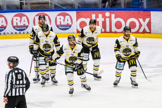 Dan Kissel of Stavanger Oilers celebrates