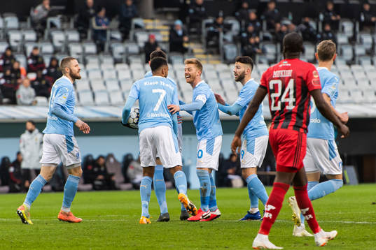 Malmö FFs Anders Christiansen och Isaac Kiese Thelin jublar