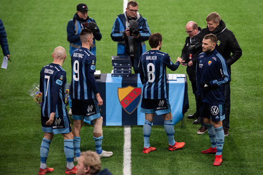 Djurgårdens spelare tar emot bronsmedaljer