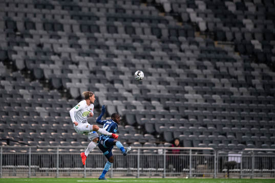 Varbergs Hampus Zachrisson och Djurgårdens Edward Chilufya