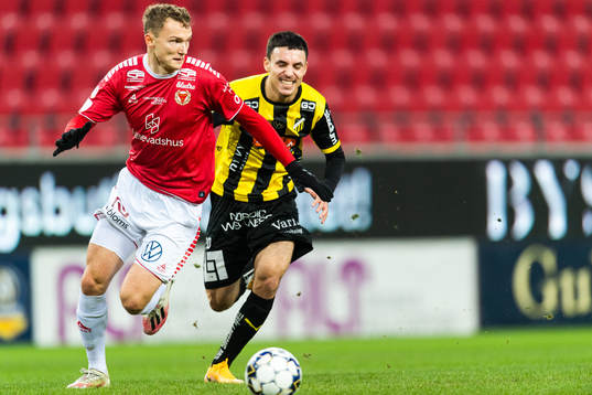 Kalmars Piotr Johansson och Häckens Ali Youssef