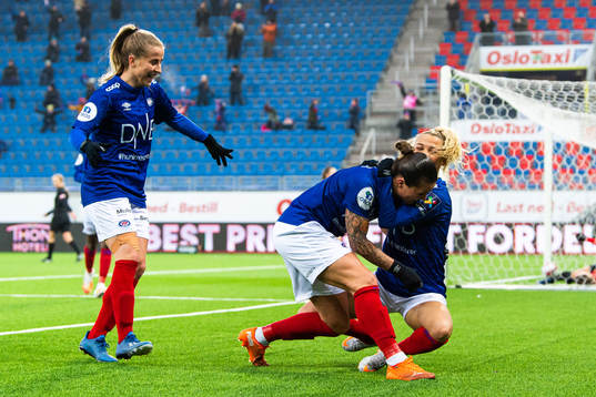 Celin Bizet Ildhusøy of Vålerenga celebrates with