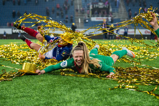 Goalkeeper Jalen Justine Tompkins of Vålerenga celebrates