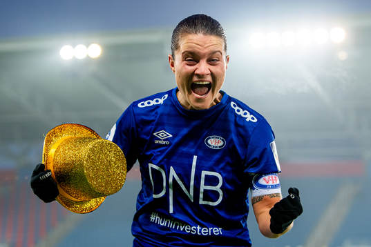 Sherida Spitse of Vålerenga celebrates winning the league