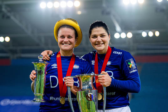 Sherida Spitse and Dejana Stefanovic of Vålerenga