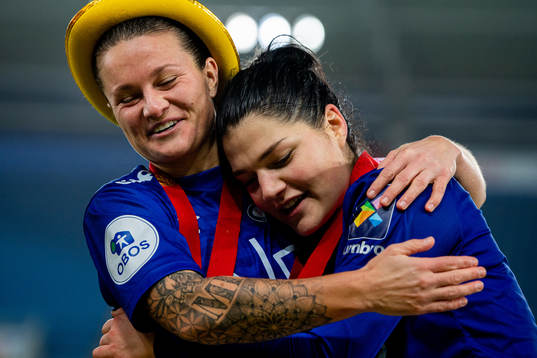 Sherida Spitse and Dejana Stefanovic of Vålerenga