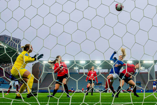 Goalkeeper Moa Edrud, Kristin Risnes and Åsne Takle Eide