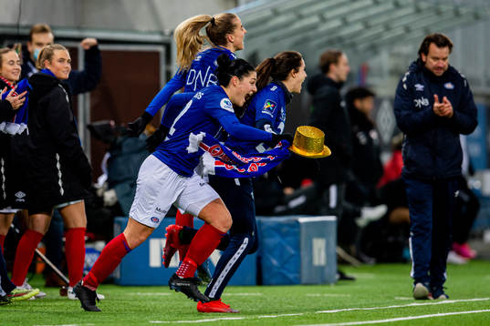 Dejana Stefanovic of Vålerenga celebrates at the final