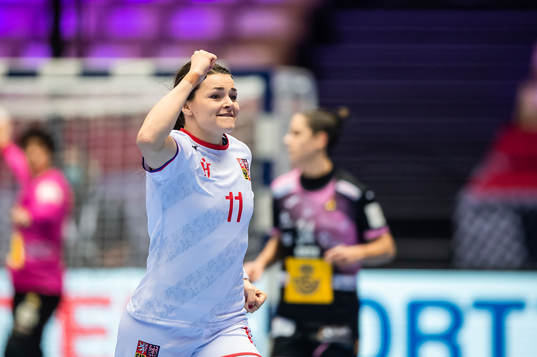 Hana Kvasova of Czech Republic celebrates