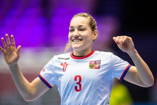 Jana Knedlikova of Czech Republic celebrates