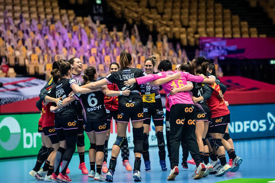 Players of Spain celebrate