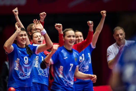 Players of Russia celebrate