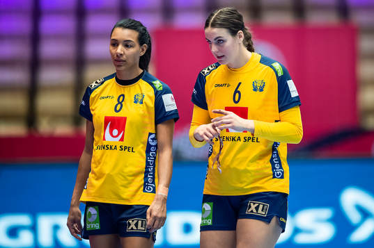 Jamina Roberts and Carin Strömberg of Sweden looks dejected