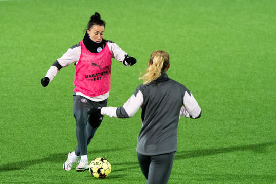 Bläddra bland fler bilder av Football, UEFA Women's Champions League, Manchester City, Training 