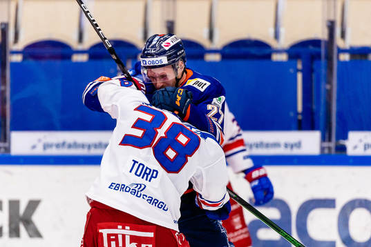 Gruff mellan Oskarshamns Nichlas Torp och Växjös Martin
