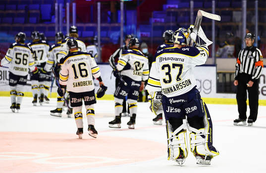 s målvakt Jonas Gunnarsson deppar