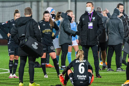 Pauline Hammarlund and Mats Gren, head coach of Göteborg