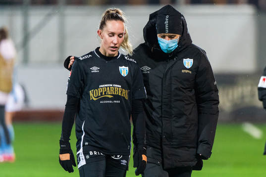 Julia Roddar of Göteborg looks dejected