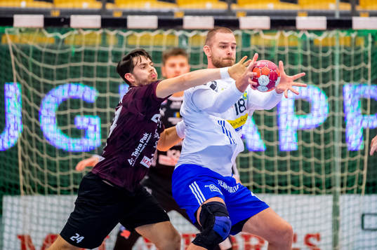 Lugis Fredrik Olsson  och Ystads IFs Knud Ronau Larsen